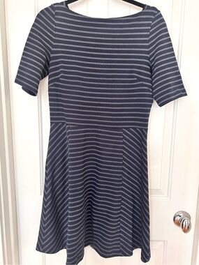 Banana Republic Navy Striped Fit & Flare Dress Sz 8 Short Sleeve A-Line